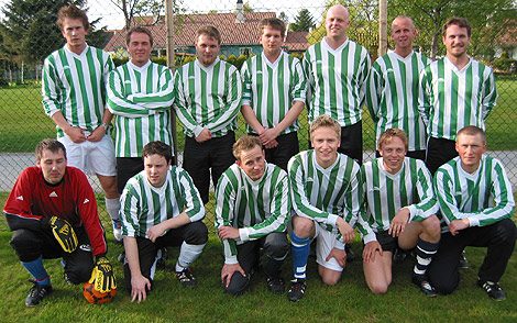 Austratt - Fallom, 09.05.2003. Oskar Myren, Kjartan Stokka, Roar Klungtveit, Kjetil Klungtveit, Thomas Hagen, Bjørnar Nedrebø Svein Tore Eikeskog, Rune Todnem, Kai Phil Vatland, Kjell Inge Øygard, Tom Rune Koløy, Glenn Stangeland og Arne Jonassen